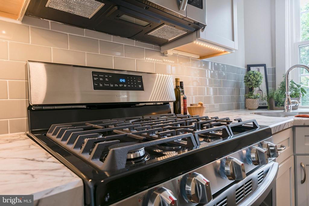 Primary Photo - 340 College Ave