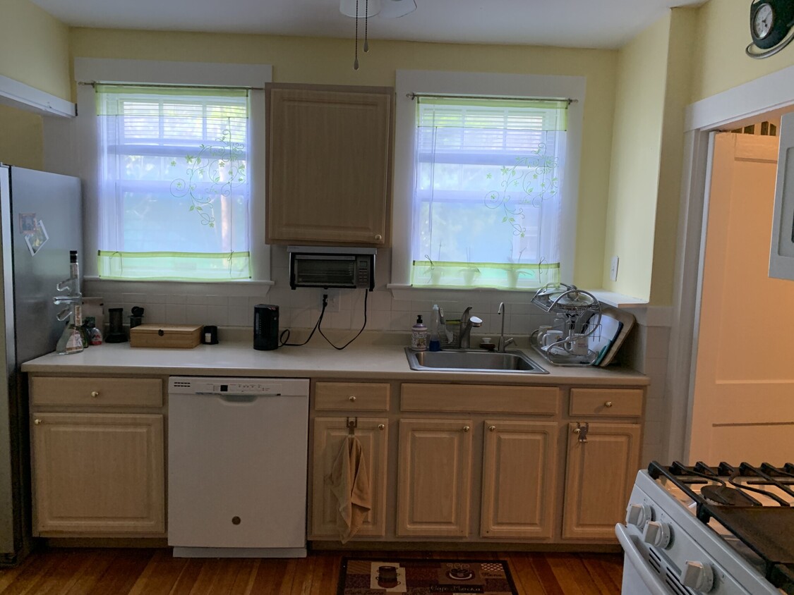 Primary Photo - 275 Parker St
