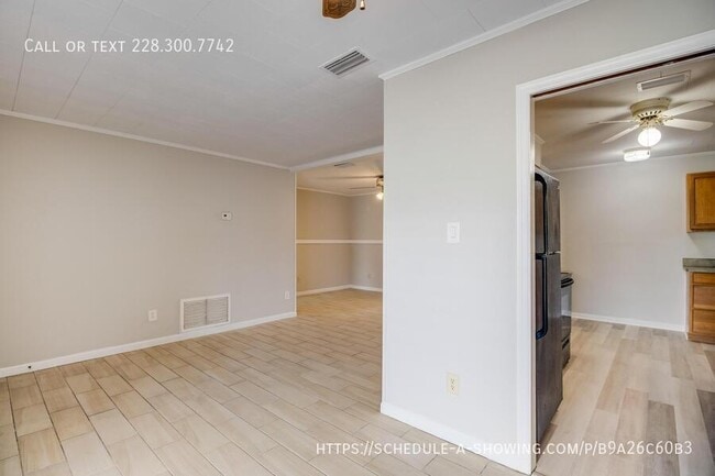 Foto del edificio - 4802 Bel Meade Cir