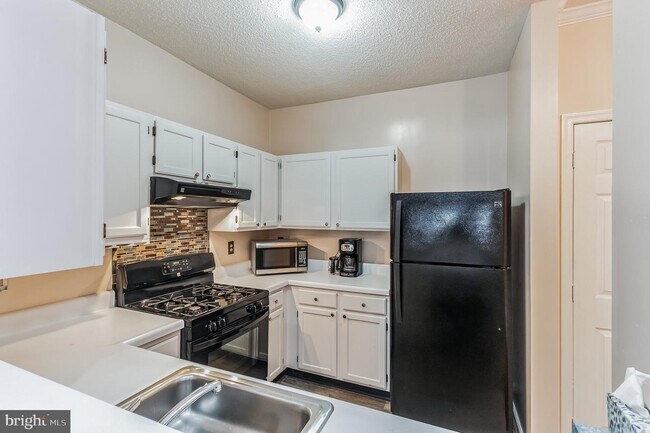 Building Photo - 14303 Grape Holly Grove