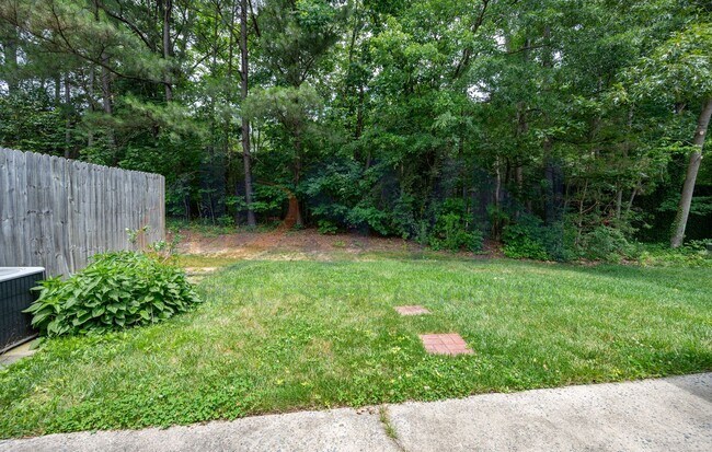 Building Photo - End Unit Townhome with hardwood floors!