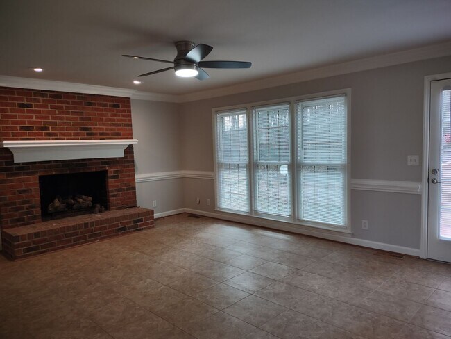Building Photo - Move-In ready Home located in the Winterbr...