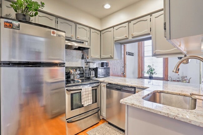 Building Photo - 1401 Fillmore St