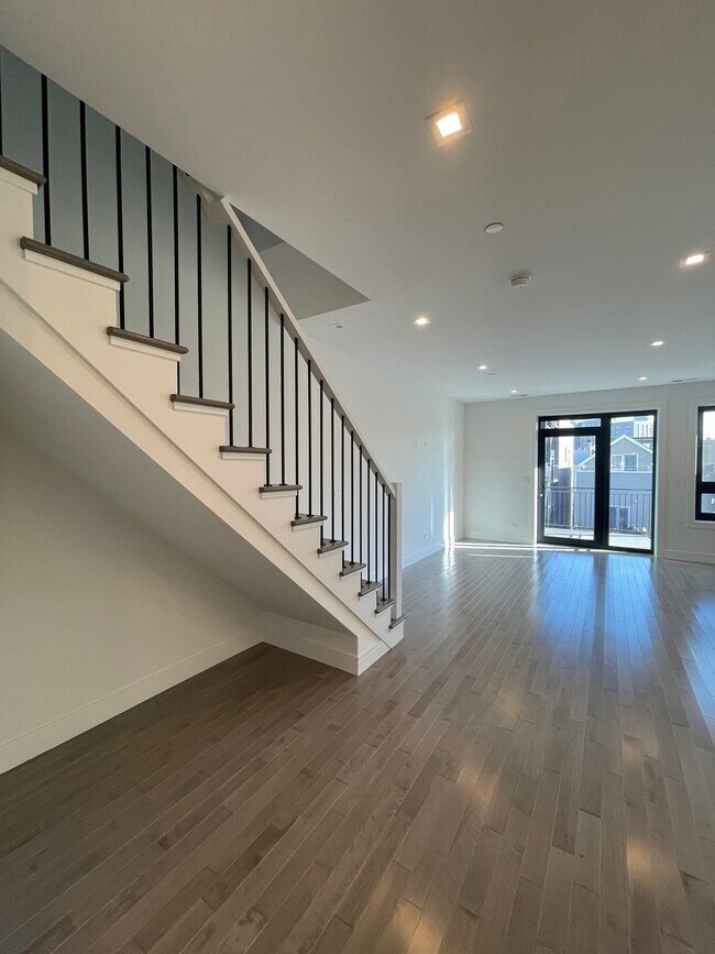 Building Photo - 719 N Elizabeth St