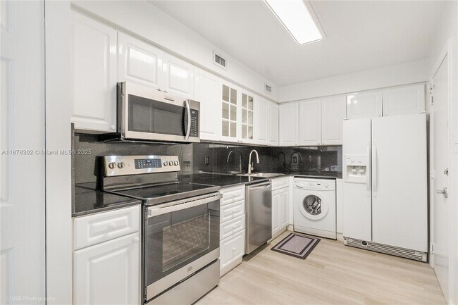 Building Photo - 6770 Indian Creek Dr