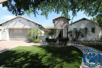 Building Photo - 2832 E Los Altos Rd