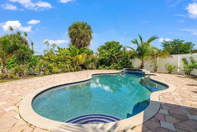 Foto del edificio - 2298 NE 4th Ave