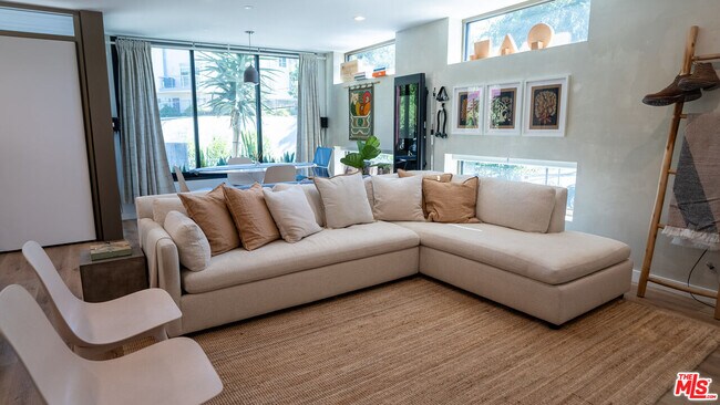 Building Photo - 2811 Waverly Dr