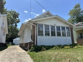 Building Photo - 304 E Virginia Ave