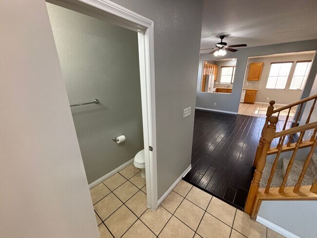 Foto del edificio - Beautiful 4Bed/3Bath/2Car home located between Summerlin/Providence area