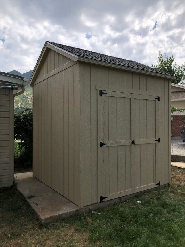 Building Photo - 5879 S Vlg Cir