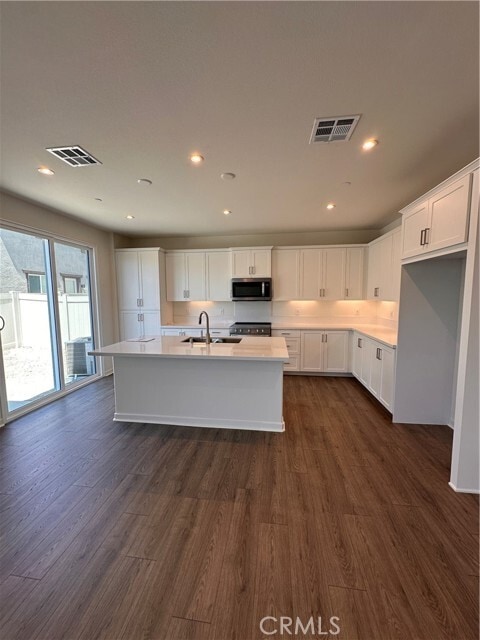 Foto del edificio - 16042 Esparza Ln