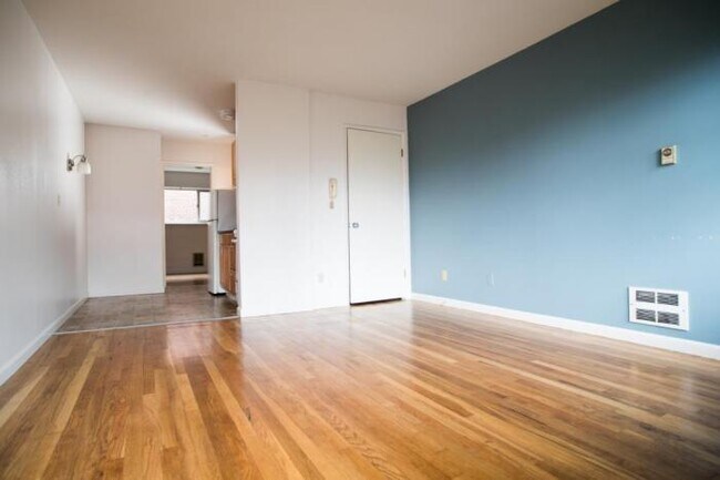 Building Photo - 1 bedroom in Seattle WA 98105
