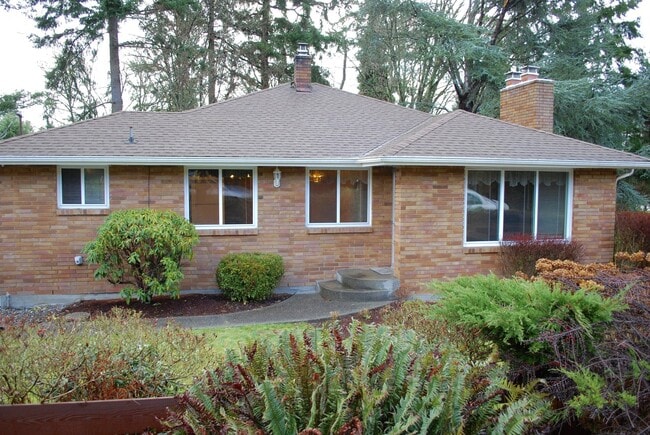 Building Photo - Custom West Seattle Home