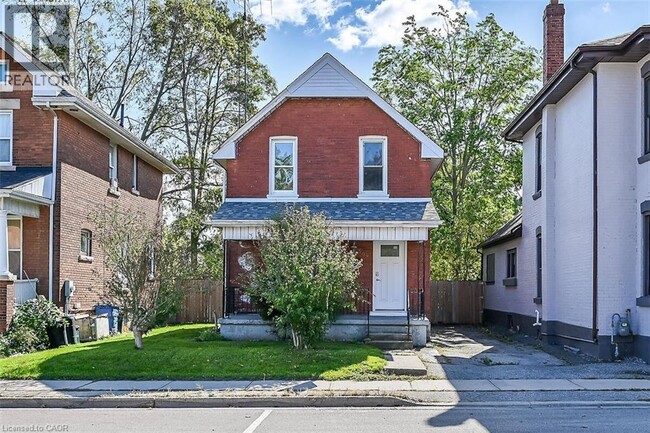 Building Photo - 509 Colborne St