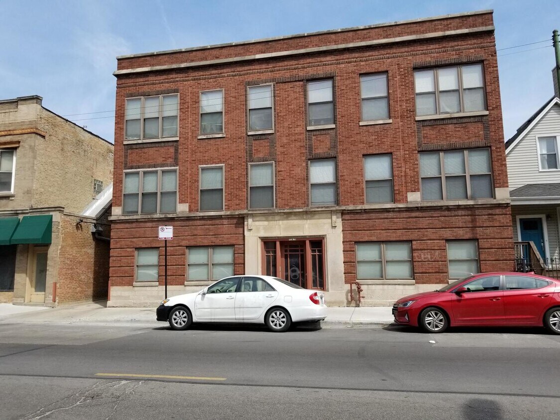 Primary Photo - 3320 W Diversey Ave