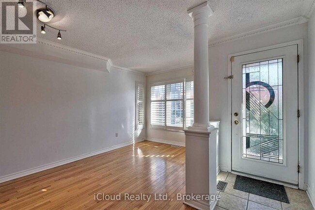 Building Photo - 3496 Covent Crescent