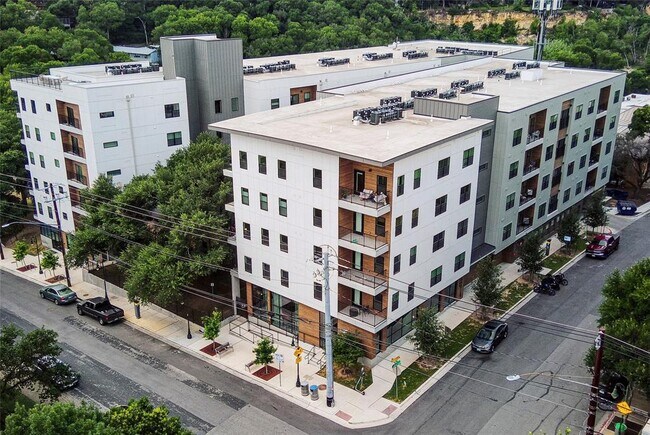 Building Photo - 2500 Longview St