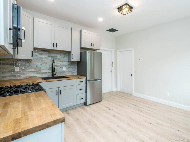 Foto del edificio - 316-324-324 Sea Cliff Ave