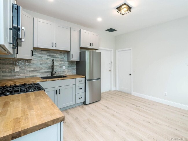 Foto del edificio - 316-324-324 Sea Cliff Ave