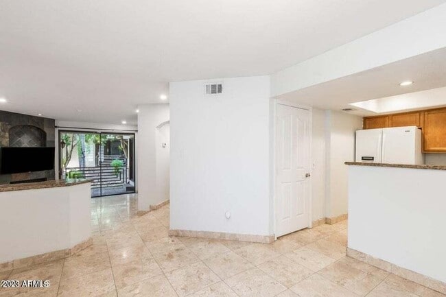 Building Photo - 3235 E Camelback Rd