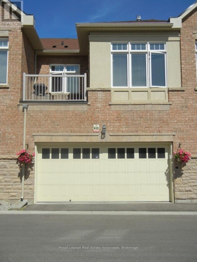 Primary Photo - 2022 Lakeshore Rd W
