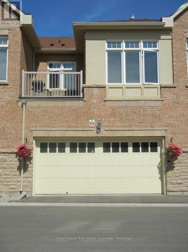 Building Photo - 2022 Lakeshore Rd W