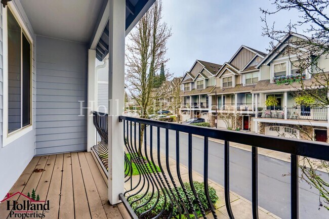 Foto del edificio - Pet free 3 bedroom Home with natural light...