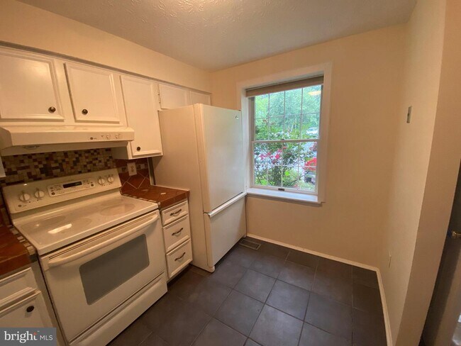 Building Photo - 1616 Harvest Green Ct