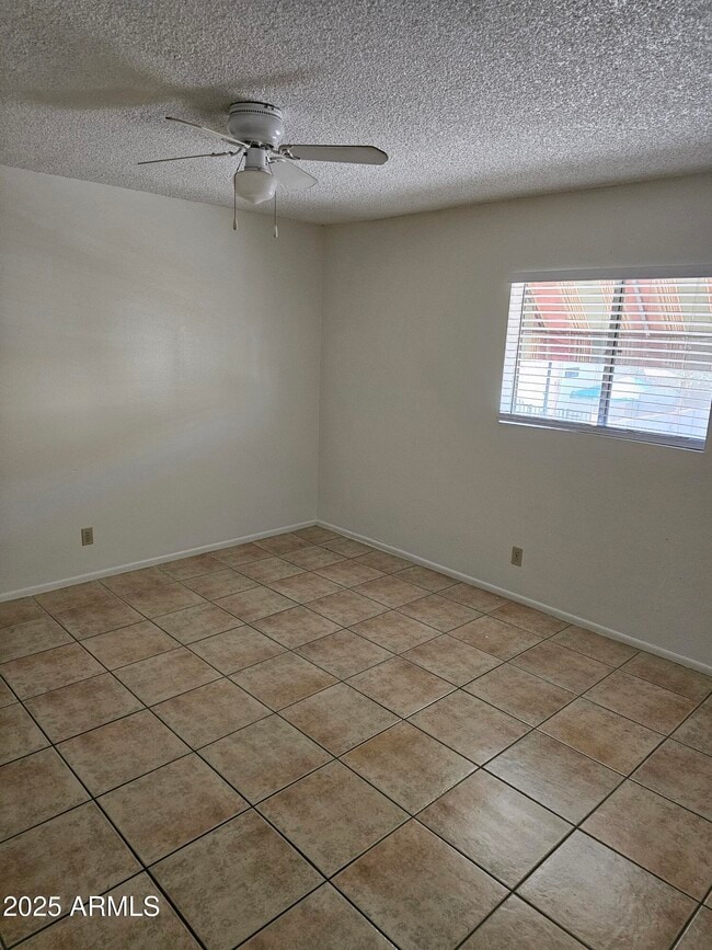Foto del edificio - 1345 E Campbell Ave