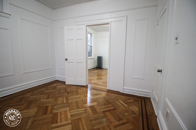 Foto del edificio - 281 Schaefer St