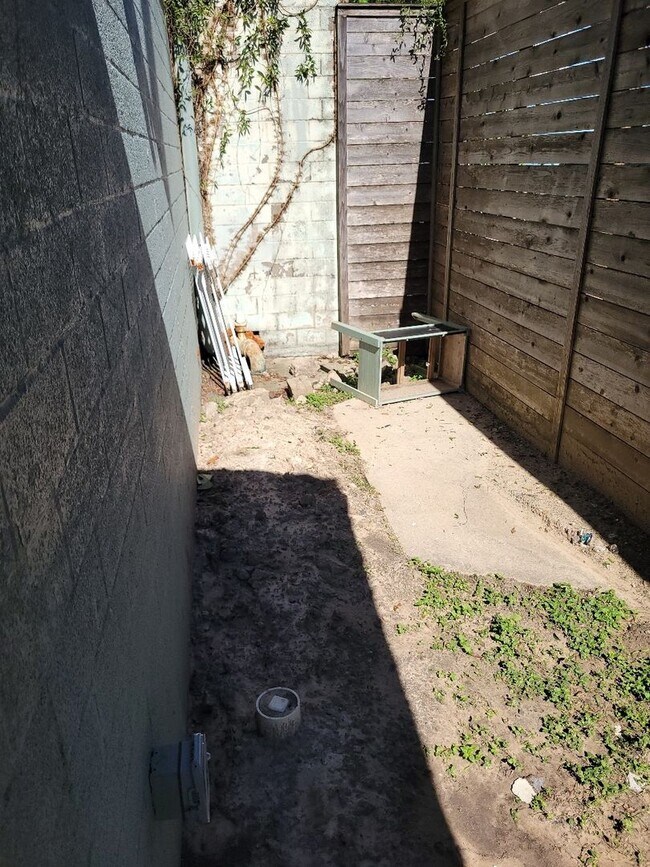 Foto del edificio - 6918 Irvington Blvd