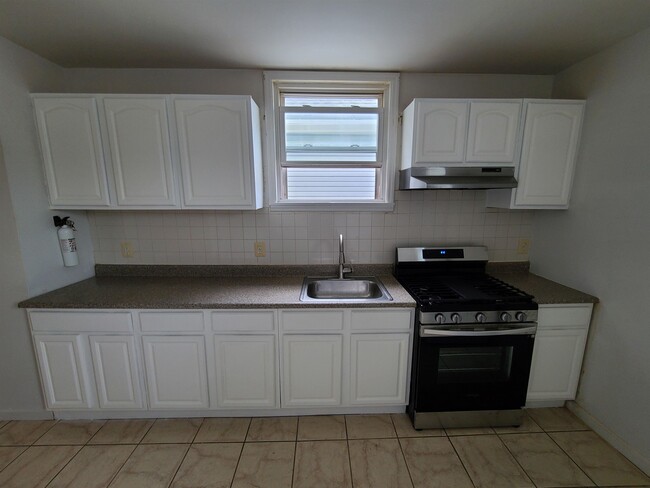 Building Photo - 358 Clifton Ave