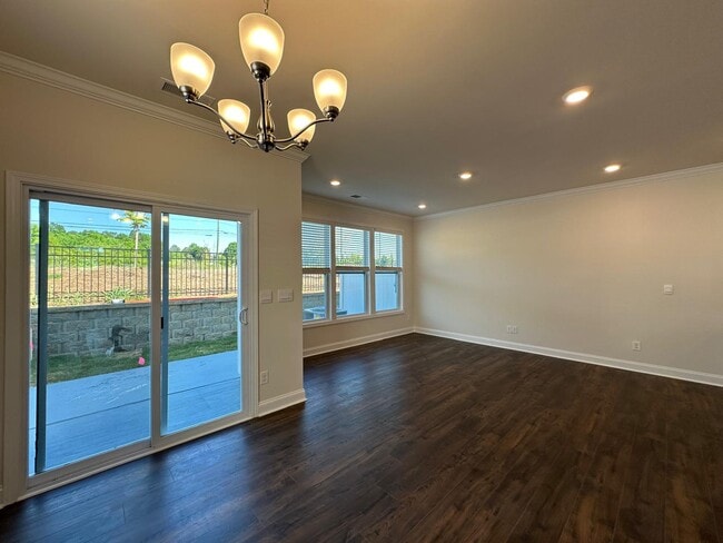Building Photo - 1260 Scarlet Firethorne Ave