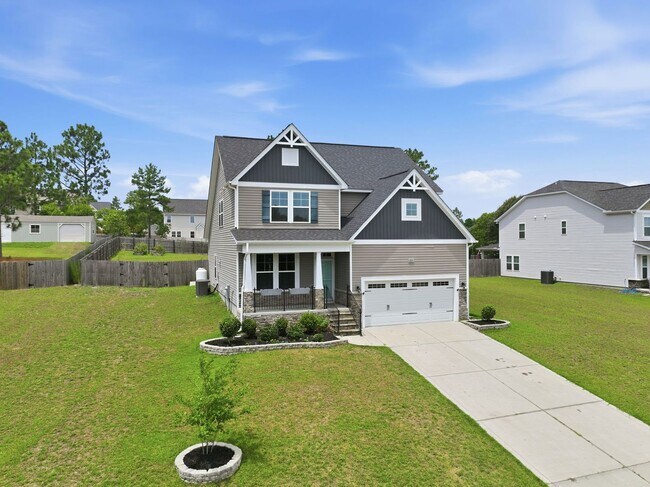 Building Photo - 4 bedroom 2.5 bath