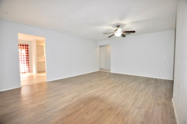 Building Photo - COMING SOON - FOR LEASE! Cute 2 BR - 1 BA ...