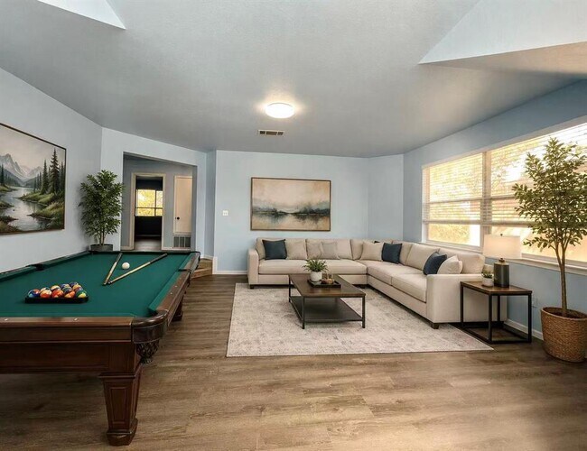 Foto del edificio - 1705 Westminster Way