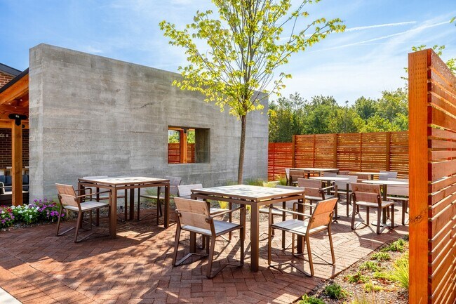 Patio al aire libre - The Crossings at Ambler Station