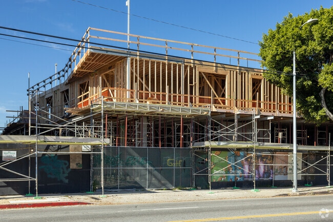 Building Photo - 2221 S Western