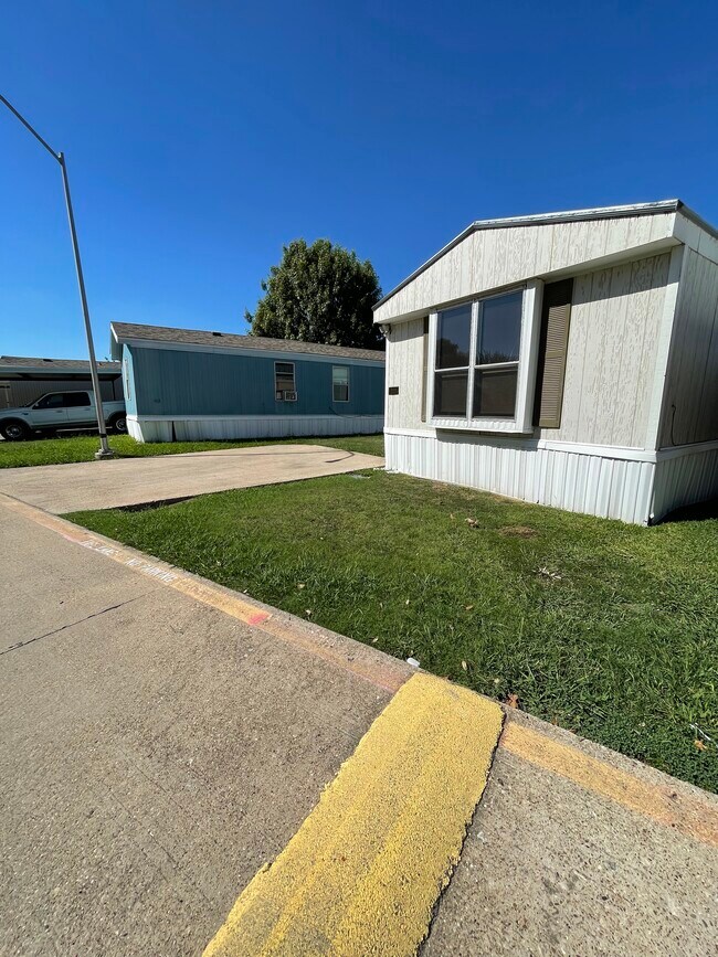 Foto del edificio - 3049 Pheasant Glen Dr