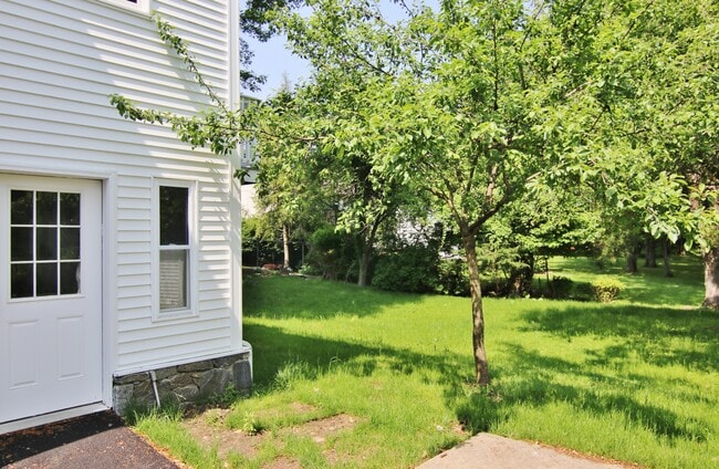 Building Photo - 821 Long Ridge Rd