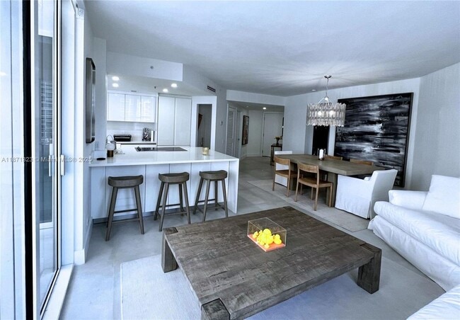 Building Photo - 701 Brickell Key Dr