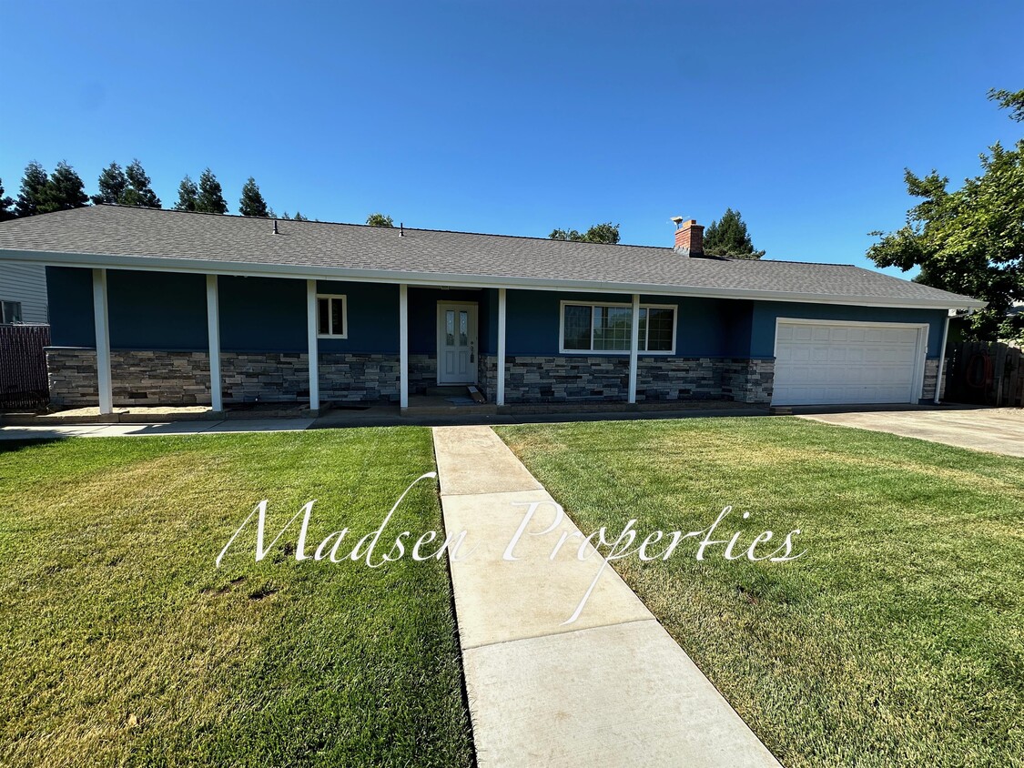 Primary Photo - 2481 Durham-Dayton Hwy