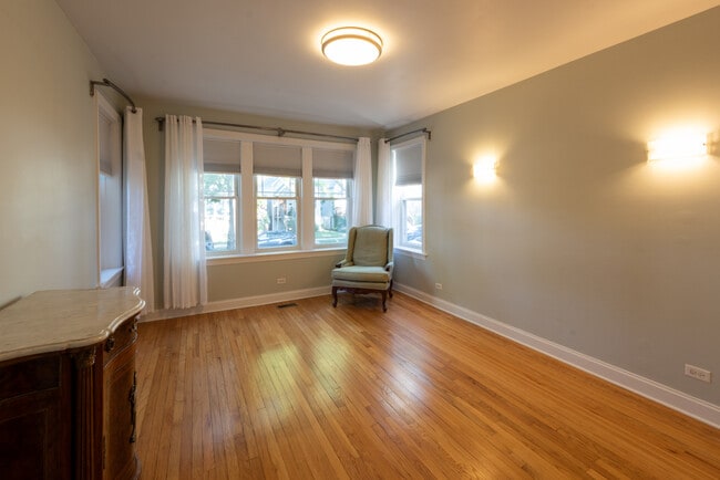 Building Photo - 2844 N Harding Ave