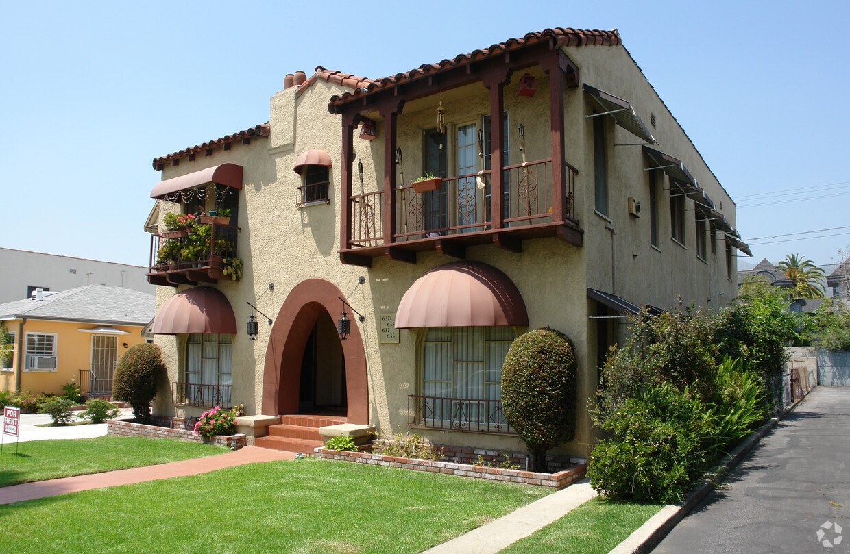 635637 W Glenoaks Blvd, Glendale, CA 91202 Apartments at 635637 W