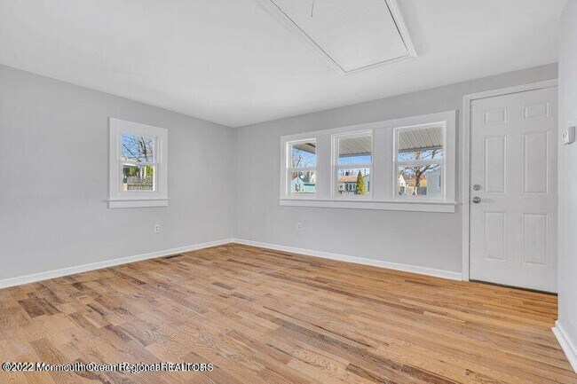 Building Photo - 920 Bowling Green Dr
