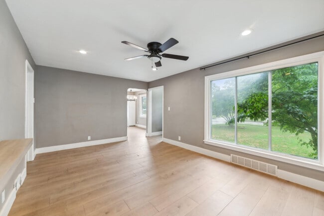 living room - 1639 Harwich Rd