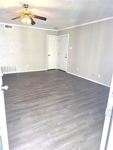 Foto del edificio - 8805 N Normandale St