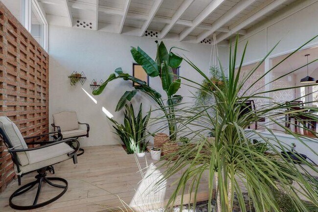 Foto del edificio - 6407 Mossman Pl NE