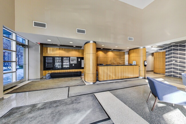 Building Photo - 720 N Larrabee St